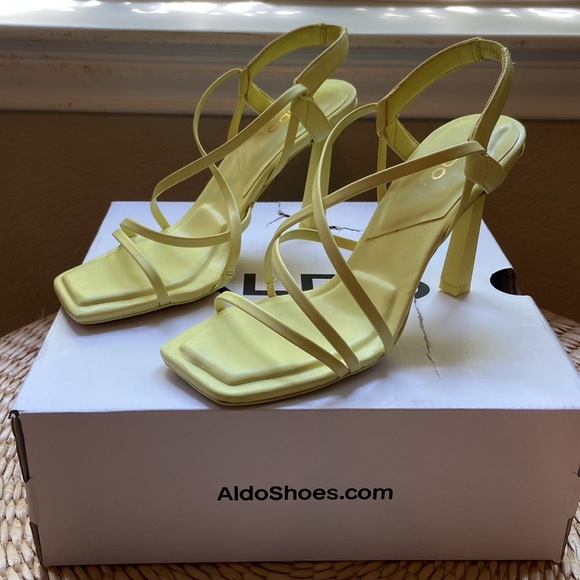 NIB - Aldo Amilia Heel - Yellow - Picture 10 of 13